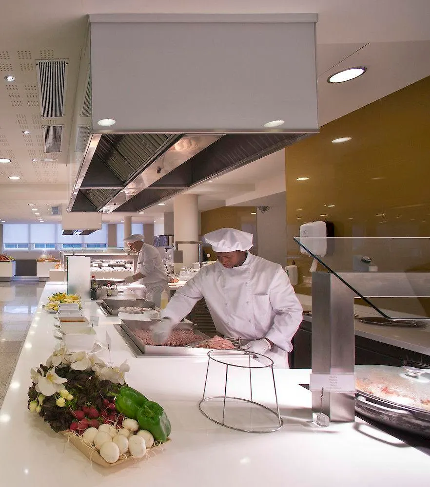 Hotel Mediterraneo ロザス
