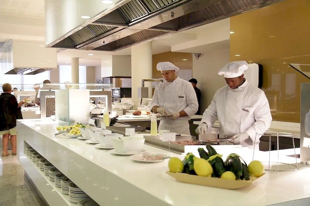 Hotel Mediterraneo ロザス