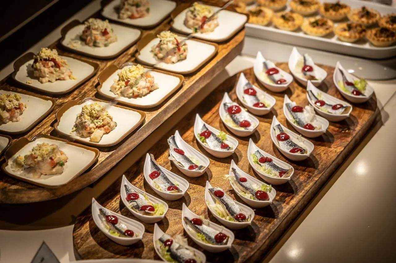 Hotel Mediterraneo ロザス