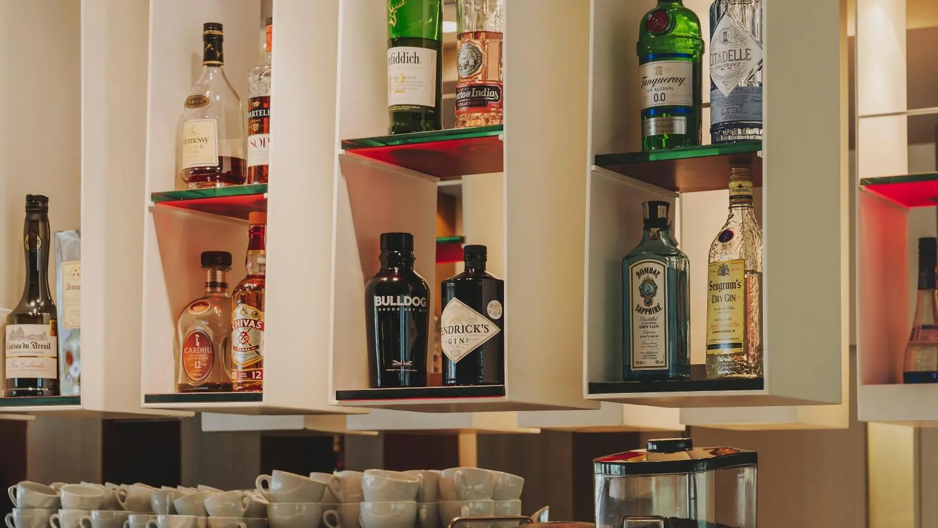 Hotel Mediterraneo ロザス