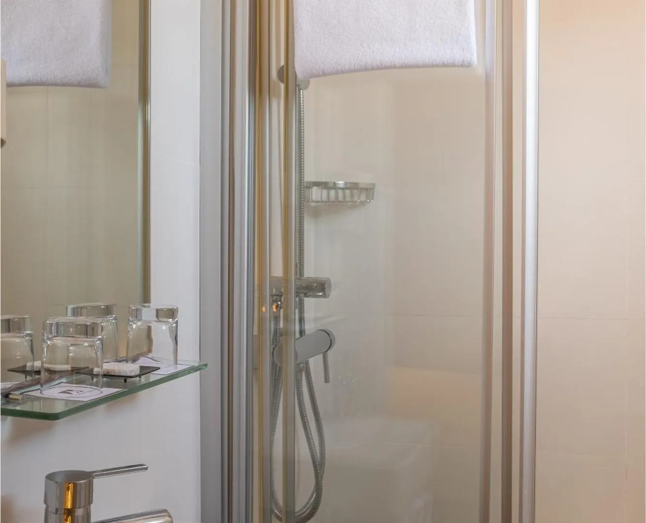 Hotel Mediterraneo ロザス