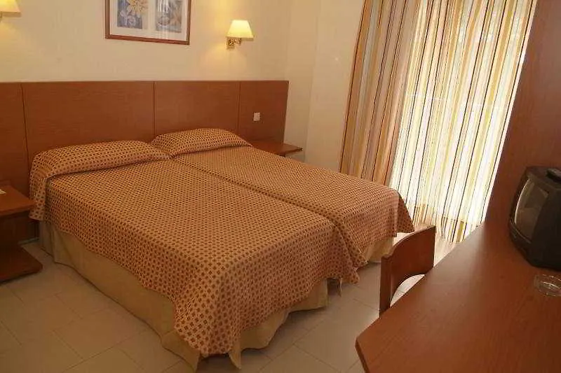Hotel Mediterraneo ロザス